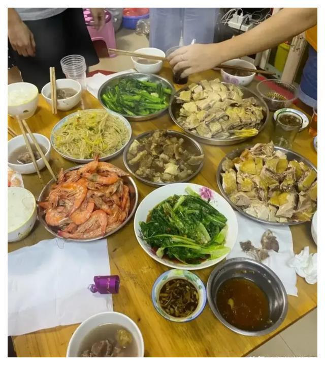 开云体育 开云官网第一次去广西男朋友家看到不锈钢盆装的菜后我一点食欲都没有(图2)