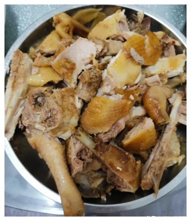 开云体育 开云官网第一次去广西男朋友家看到不锈钢盆装的菜后我一点食欲都没有(图4)