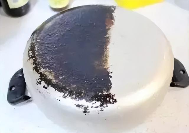 不锈钢锅里外都“厚黑皮”钢丝球开云 开云体育也刷不干净教你正确洗法干净又不伤锅(图17)