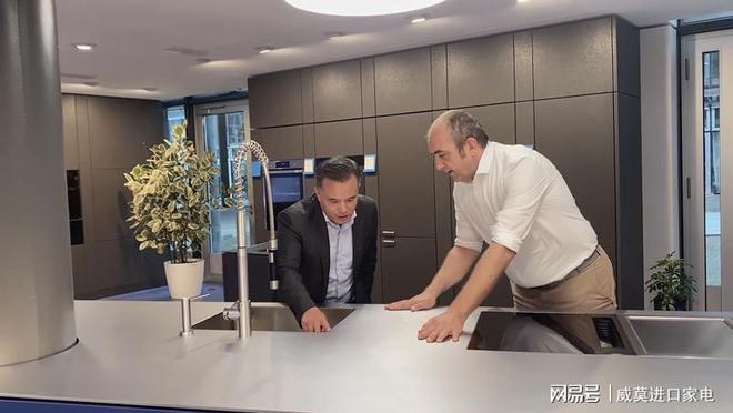 开云体育 开云平台欧洲第六站 经久不衰的美学造诣赋予不锈钢生命力的瑞士SUTER(图8)