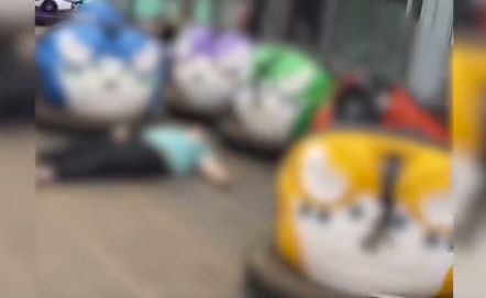 开云 开云体育官网痛心！重庆一女童用不锈钢筷子插入插座双手被严重电伤(图3)