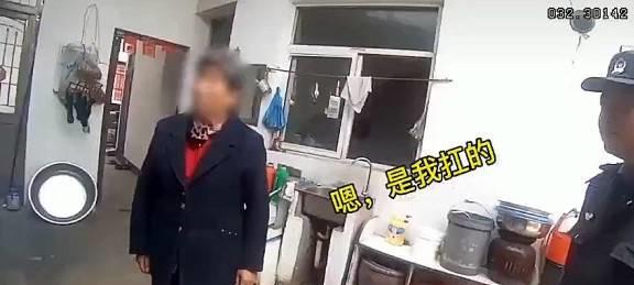 安徽一大妈凌晨扛走银行大门称以为是废品想卖掉监控视频曝光开云 开云体育(图4)