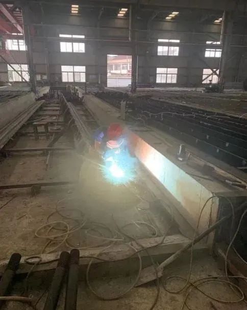 一次电焊作业5条命！新安法已明确：电焊工无证上岗、证件过期企业将开云体育 开云官网面临重罚！(图3)