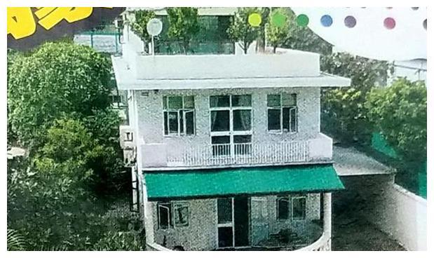 参观周润发在香港的家不住市开云 开云体育APP区而住乡间阳台护栏还是不锈钢的(图2)