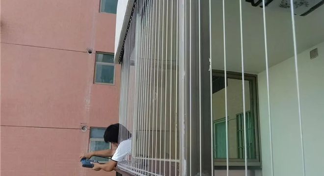 开云 开云体育别再装“鸟笼式”防盗窗我家窗户带根铁绳邻居夸：更安全！(图4)
