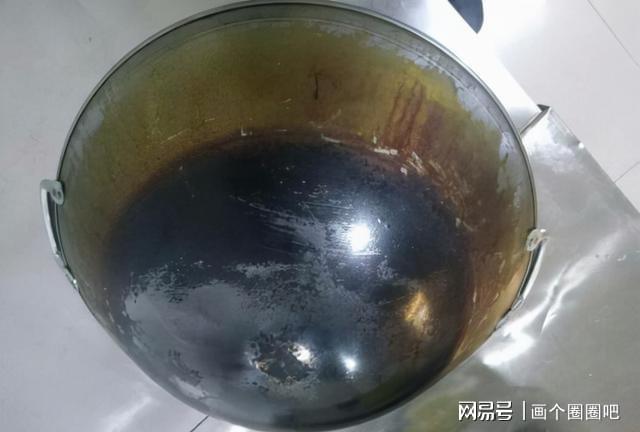 开云体育 kaiyun.com 官网入口不锈钢锅里外都是“脏”东西！教你正确做法轻松去除顽固污垢(图5)