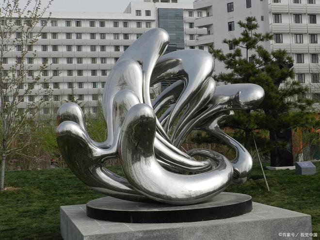 不锈钢雕塑：现代化艺开云 开云体育术形式(图1)