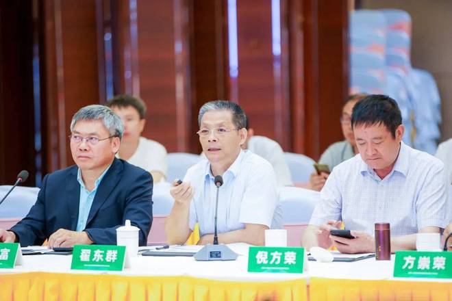 开云体育 Kaiyun.com 官网入口标准领跑 行业垂范 “无醛人造板及其制品”团体标准研讨会在世友隆重召开(图6)