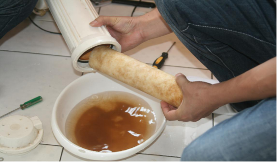 水箱腐开云 开云体育官网蚀率达100% 市民饮水如何应对？(图1)