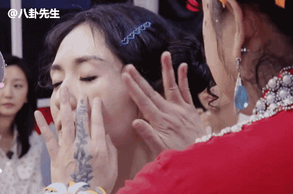 开云体育 开云平台谢娜领妻子团花6千块挨揍网友无情嘲笑明星们真人傻钱多？(图7)