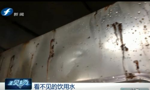 记者探访二次供水真相 福建医科大学附属第一水箱锈迹斑斑Kaiyun 开云体育(图3) 记者探访二次供水真相 福建医科大学附属第一水箱锈迹斑斑Kaiyun 开云体育(图3)