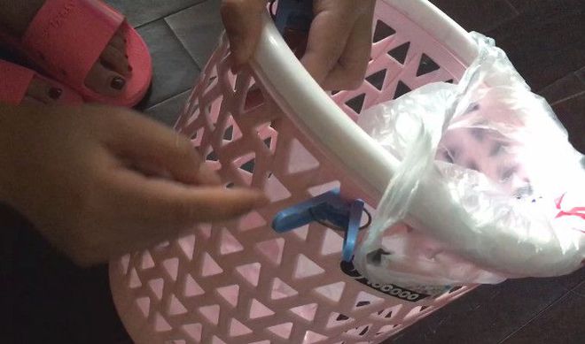 开云体育 开云平台垃圾袋别再花钱买了垃圾桶里放两个夹子一年家里可以省不少钱(图3)