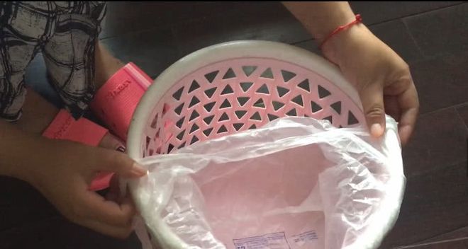 开云体育 开云平台垃圾袋别再花钱买了垃圾桶里放两个夹子一年家里可以省不少钱(图1)