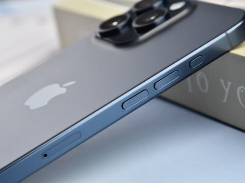 Kaiyun 开云iPhone钛合金对比不锈钢体验 去年买了14 Pro后大悔(图1)