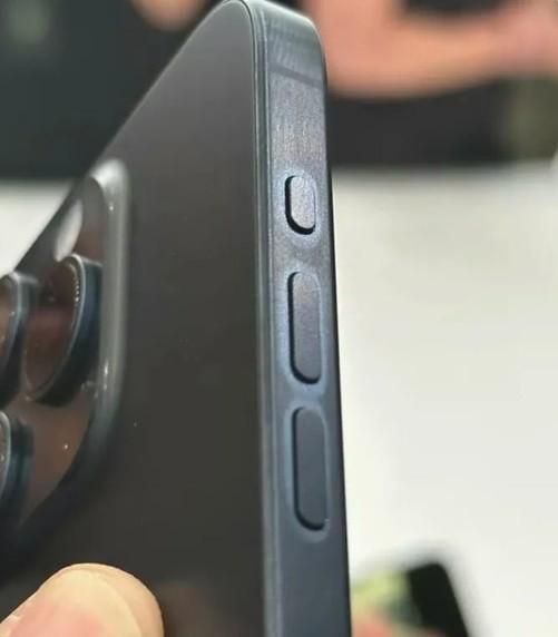 Kaiyun 开云iPhone钛合金对比不锈钢体验 去年买了14 Pro后大悔(图5)